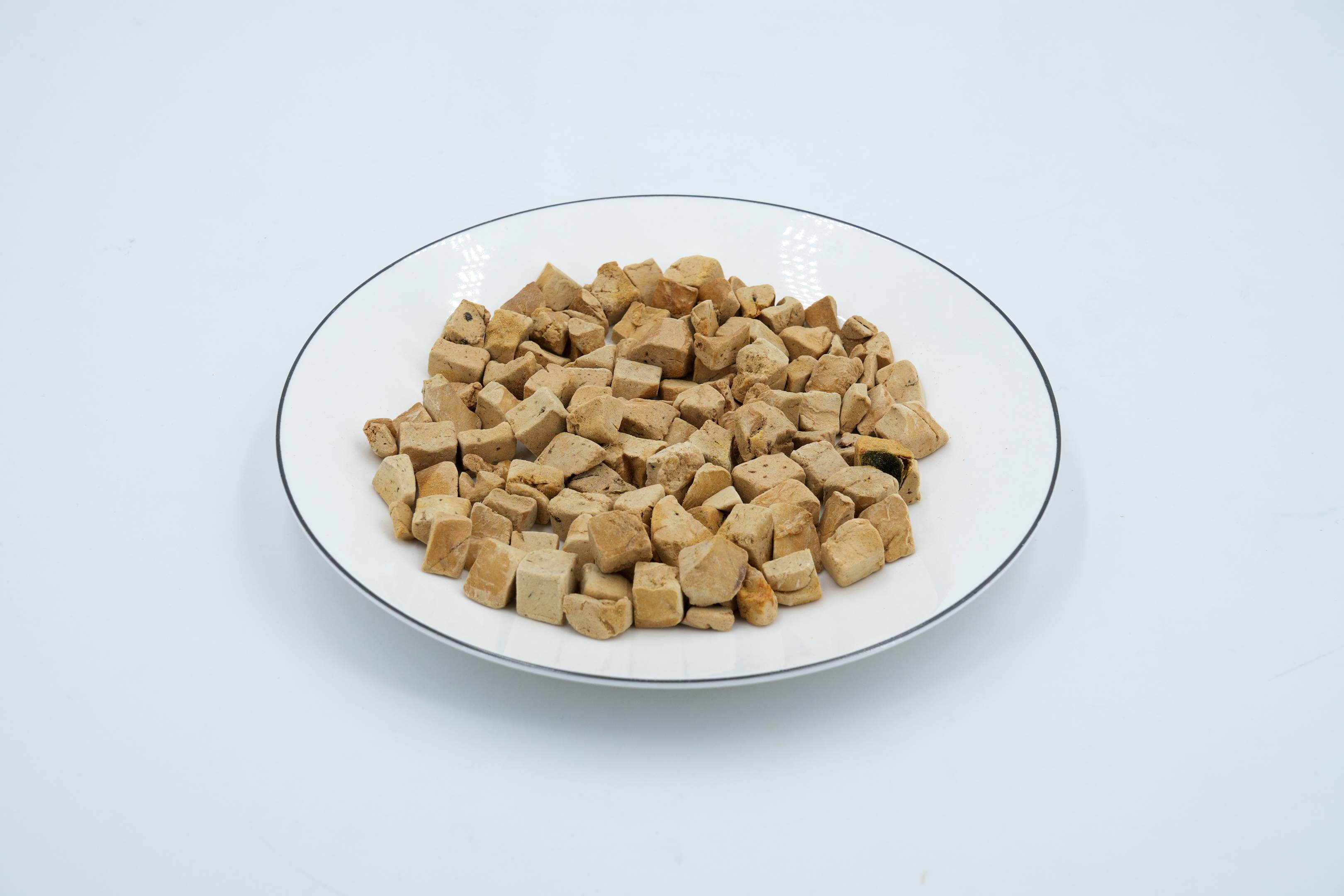 Freeze-dried raw bone and meat strips